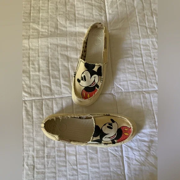 CROCS Disney Melbourne Mickey
Mouse Slip On Canvas Distressed Loafers - Picture 2 of 5